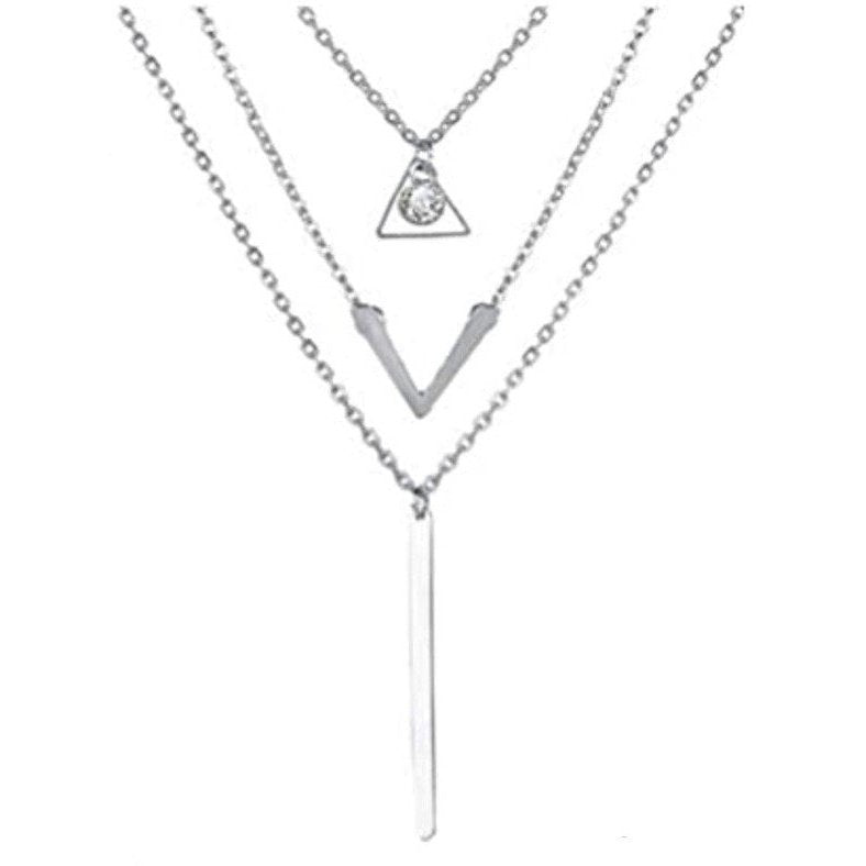 Collar plateado, estilo