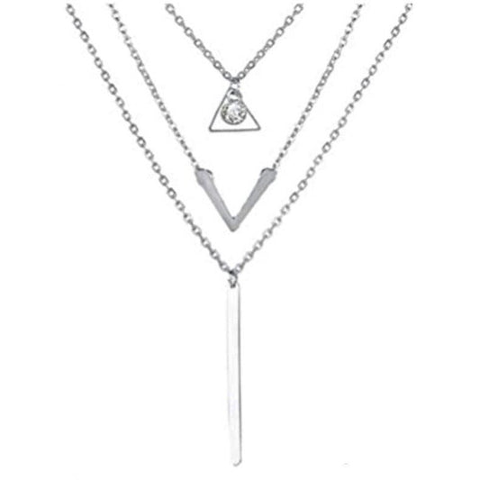 Collar plateado, estilo
