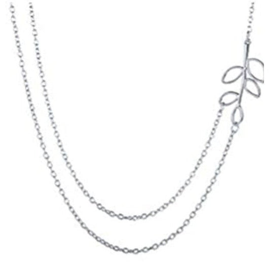 Collar plateado, estilo