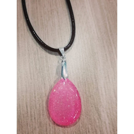 Péndulo en forma de pétalo rosa escarchado