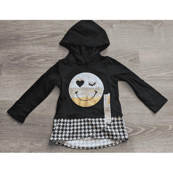 Camiseta para niña, manga larga con gorro. Diseño de carita feliz
