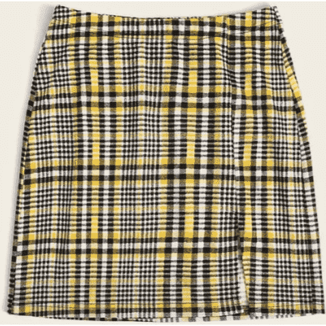 Falda de cuadros con abertura.