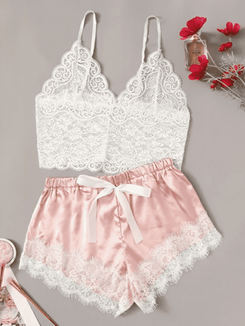 Pijama de 2 piezas: Top de tirante con encaje floral con shorts de satÃn.