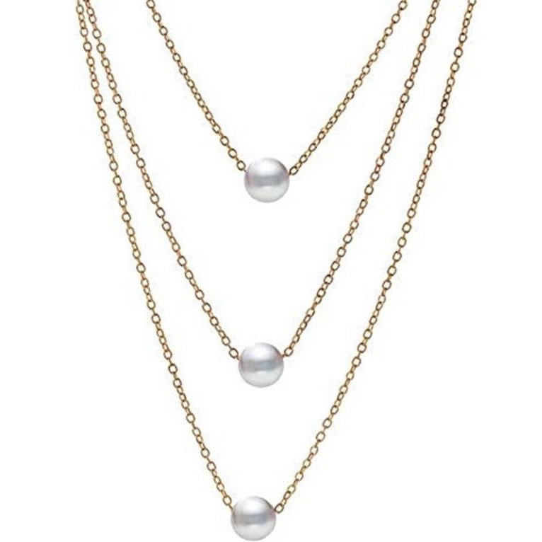 Collar dorado, estilo