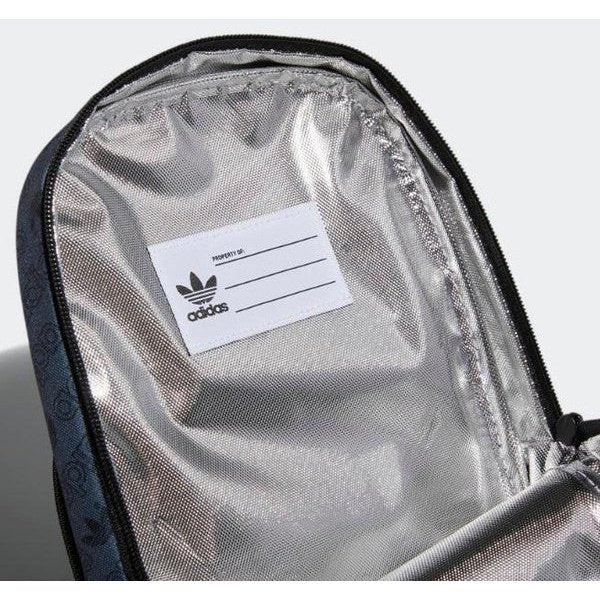 Lonchera Térmica Santiago, color: Gris oscuro con diseño Adidas.