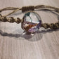 Pulsera tejida tonos café con flores secas