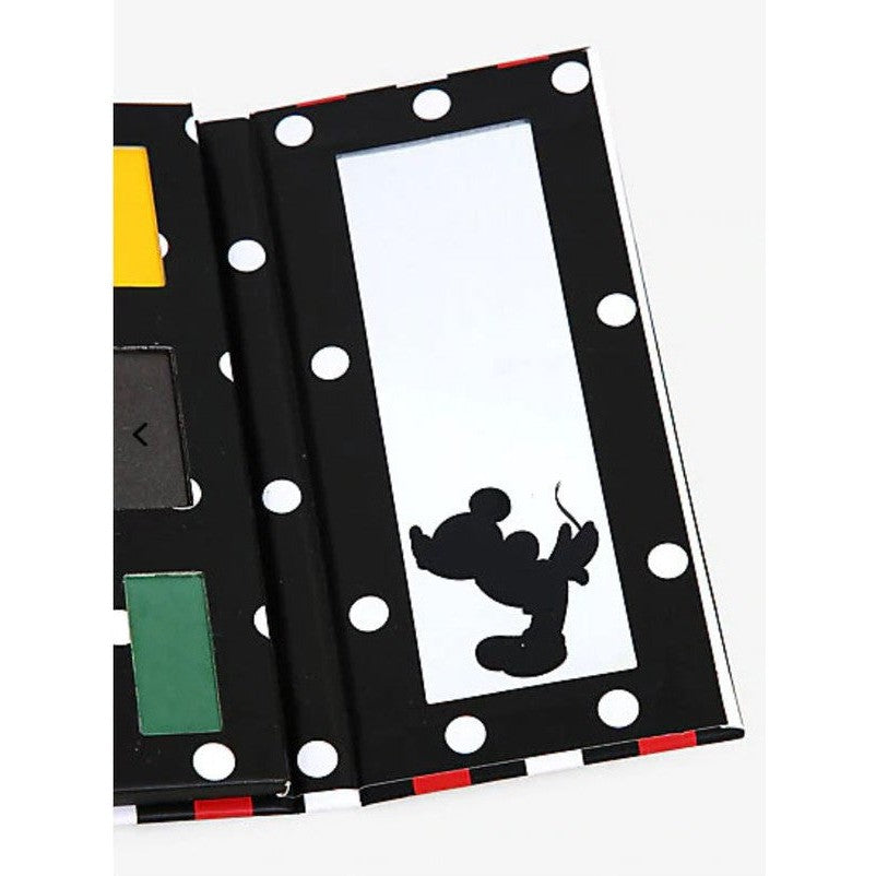 Paleta de sombras inspirada en Mickey Mouse, con tonos.