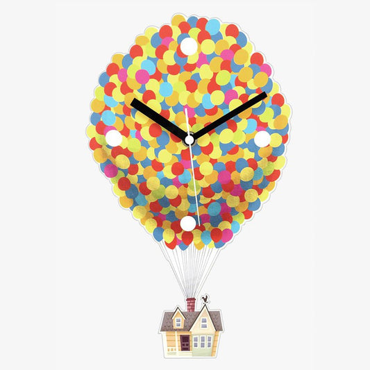Reloj de pared en forma casa con globos, inspiradado la película Up.